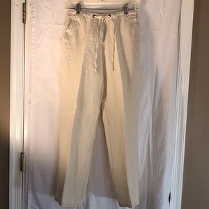 Off-white linen pants, size 4P, in excellent condition.